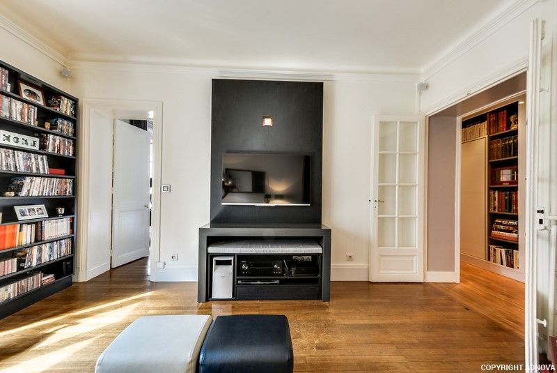 APPARTEMENT DE CINQ PIECES — vue 3