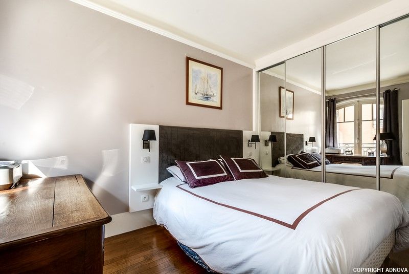 APPARTEMENT DE CINQ PIECES — vue 8